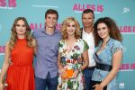 Amsterdam 29 juli 2020
Premiere alles is zoals het zou moeten zijn in euroscoop, De film is naar een boek van Daphne Deckers. Daphne kwam met haar man Richard Krajicek hun kinderen Emma en Alec en de vriendin van Alec