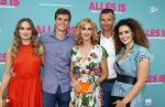Amsterdam 29 juli 2020
Premiere alles is zoals het zou moeten zijn in euroscoop, De film is naar een boek van Daphne Deckers. Daphne kwam met haar man Richard Krajicek hun kinderen Emma en Alec en de vriendin van Alec
