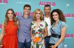 Amsterdam 29 juli 2020
Premiere alles is zoals het zou moeten zijn in euroscoop, De film is naar een boek van Daphne Deckers. Daphne kwam met haar man Richard Krajicek hun kinderen Emma en Alec en de vriendin van Alec