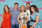 Amsterdam 29 juli 2020
Premiere alles is zoals het zou moeten zijn in euroscoop, De film is naar een boek van Daphne Deckers. Daphne kwam met haar man Richard Krajicek hun kinderen Emma en Alec en de vriendin van Alec