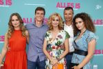 Amsterdam 29 juli 2020
Premiere alles is zoals het zou moeten zijn in euroscoop, De film is naar een boek van Daphne Deckers. Daphne kwam met haar man Richard Krajicek hun kinderen Emma en Alec en de vriendin van Alec