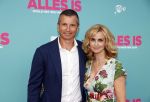 Amsterdam 29 juli 2020
Premiere alles is zoals het zou moeten zijn in euroscoop, De film is naar een boek van Daphne Deckers. Daphne kwam met haar man Richard Krajicek hun kinderen Emma en Alec en de vriendin van Alec