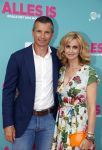 Amsterdam 29 juli 2020
Premiere alles is zoals het zou moeten zijn in euroscoop, De film is naar een boek van Daphne Deckers. Daphne kwam met haar man Richard Krajicek hun kinderen Emma en Alec en de vriendin van Alec