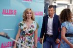 Amsterdam 29 juli 2020
Premiere alles is zoals het zou moeten zijn in euroscoop, De film is naar een boek van Daphne Deckers. Daphne kwam met haar man Richard Krajicek hun kinderen Emma en Alec en de vriendin van Alec