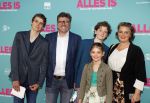 Amsterdam 29 juli 2020
Premiere alles is zoals het zou moeten zijn in euroscoop, De film is naar een boek van Daphne Deckers. Edward Stelder met gezin