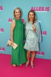 Amsterdam 29 juli 2020
Premiere alles is zoals het zou moeten zijn in euroscoop, De film is naar een boek van Daphne Deckers. Elle v Rijn kwam met een vriendin