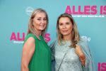 Amsterdam 29 juli 2020
Premiere alles is zoals het zou moeten zijn in euroscoop, De film is naar een boek van Daphne Deckers. Elle v Rijn kwam met een vriendin