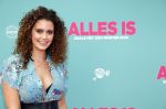 Amsterdam 29 juli 2020
Premiere alles is zoals het zou moeten zijn in euroscoop, De film is naar een boek van Daphne Deckers. Daphne kwam met haar man Richard Krajicek hun kinderen Emma en Alec en de vriendin van Alec