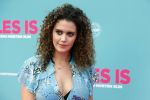 Amsterdam 29 juli 2020
Premiere alles is zoals het zou moeten zijn in euroscoop, De film is naar een boek van Daphne Deckers. Daphne kwam met haar man Richard Krajicek hun kinderen Emma en Alec en de vriendin van Alec