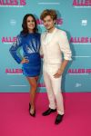 Amsterdam 29 juli 2020
Premiere alles is zoals het zou moeten zijn in euroscoop, De film is naar een boek van Daphne Deckers. Holly Brood kwam met vriend Soy Kroon