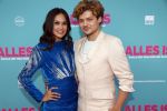 Amsterdam 29 juli 2020
Premiere alles is zoals het zou moeten zijn in euroscoop, De film is naar een boek van Daphne Deckers. Holly Brood kwam met vriend Soy Kroon