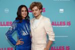 Amsterdam 29 juli 2020
Premiere alles is zoals het zou moeten zijn in euroscoop, De film is naar een boek van Daphne Deckers. Holly Brood kwam met vriend Soy Kroon