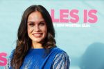 Amsterdam 29 juli 2020
Premiere alles is zoals het zou moeten zijn in euroscoop, De film is naar een boek van Daphne Deckers. Holly Brood kwam met vriend Soy Kroon