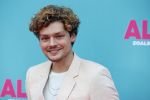 Amsterdam 29 juli 2020
Premiere alles is zoals het zou moeten zijn in euroscoop, De film is naar een boek van Daphne Deckers. Holly Brood kwam met vriend Soy Kroon