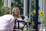 Amsterdam 24/25 juli 2020
Jaimy v Lent met haar baby/dochter op terras bij Joffers