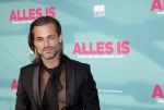 Amsterdam 29 juli 2020
Premiere alles is zoals het zou moeten zijn in euroscoop, De film is naar een boek van Daphne Deckers. Jan Kooijman kwam met zijn vrouw