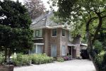 Huizen 25 juli 2020
Leontine Borsato met interieur designer Olga Wintermans bij haar nieuw huis .
