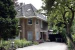 Huizen 25 juli 2020
Leontine Borsato met interieur designer Olga Wintermans bij haar nieuw huis .