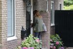 Huizen 25 juli 2020
Leontine Borsato met interieur designer Olga Wintermans bij haar nieuw huis .