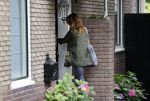 Huizen 25 juli 2020
Leontine Borsato met interieur designer Olga Wintermans bij haar nieuw huis .