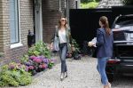 Huizen 25 juli 2020
Leontine Borsato met interieur designer Olga Wintermans bij haar nieuw huis .