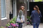 Huizen 25 juli 2020
Leontine Borsato met interieur designer Olga Wintermans bij haar nieuw huis .