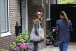 Huizen 25 juli 2020
Leontine Borsato met interieur designer Olga Wintermans bij haar nieuw huis .