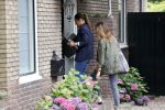 Huizen 25 juli 2020
Leontine Borsato met interieur designer Olga Wintermans bij haar nieuw huis .