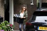 Huizen 25 juli 2020
Leontine Borsato met interieur designer Olga Wintermans bij haar nieuw huis .