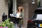 Huizen 25 juli 2020
Leontine Borsato met interieur designer Olga Wintermans bij haar nieuw huis .
