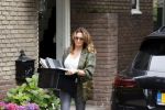 Huizen 25 juli 2020
Leontine Borsato met interieur designer Olga Wintermans bij haar nieuw huis .