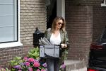 Huizen 25 juli 2020
Leontine Borsato met interieur designer Olga Wintermans bij haar nieuw huis .