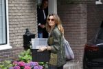 Huizen 25 juli 2020
Leontine Borsato met interieur designer Olga Wintermans bij haar nieuw huis .