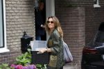 Huizen 25 juli 2020
Leontine Borsato met interieur designer Olga Wintermans bij haar nieuw huis .