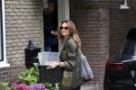 Huizen 25 juli 2020
Leontine Borsato met interieur designer Olga Wintermans bij haar nieuw huis .