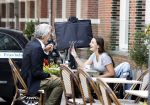 Amsterdam 24 juli 2020
Marcel Wanders met zijn dochter aan het lunchen