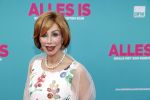 Amsterdam 29 juli 2020
Premiere alles is zoals het zou moeten zijn in euroscoop, De film is naar een boek van Daphne Deckers. Marijke Helwegen kwam met een kennis
