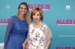 Amsterdam 29 juli 2020
Premiere alles is zoals het zou moeten zijn in euroscoop, De film is naar een boek van Daphne Deckers. Marijke Helwegen kwam met een kennis