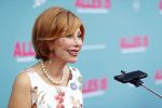 Amsterdam 29 juli 2020
Premiere alles is zoals het zou moeten zijn in euroscoop, De film is naar een boek van Daphne Deckers. Marijke Helwegen kwam met een kennis