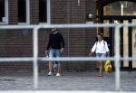 Rotterdam 22 juli 2020
Mattie Valk met zijn vriendin en haar zoontje bij zijn huis/appartement