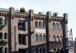 Rotterdam 22 juli 2020
Mattie Valk met zijn vriendin en haar zoontje bij zijn huis/appartement