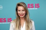 Amsterdam 29 juli 2020
Premiere alles is zoals het zou moeten zijn in euroscoop, De film is naar een boek van Daphne Deckers. Melissa Drost kwam met een vriendin