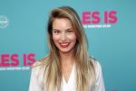 Amsterdam 29 juli 2020
Premiere alles is zoals het zou moeten zijn in euroscoop, De film is naar een boek van Daphne Deckers. Melissa Drost kwam met een vriendin