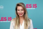 Amsterdam 29 juli 2020
Premiere alles is zoals het zou moeten zijn in euroscoop, De film is naar een boek van Daphne Deckers. Melissa Drost kwam met een vriendin