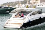 ibiza 1 augustus 2020
Michael v Gerwen en zijn vrouw Daphne met hun kinderen Zoe en Mike op ibiza . Ze gingen heerlijk met een boot varen