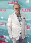 Amsterdam 29 juli 2020
Premiere alles is zoals het zou moeten zijn in euroscoop, De film is naar een boek van Daphne Deckers. Patrick Stoof kwam met zijn dochter