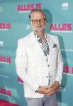 Amsterdam 29 juli 2020
Premiere alles is zoals het zou moeten zijn in euroscoop, De film is naar een boek van Daphne Deckers. Patrick Stoof kwam met zijn dochter