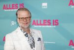 Amsterdam 29 juli 2020
Premiere alles is zoals het zou moeten zijn in euroscoop, De film is naar een boek van Daphne Deckers. Patrick Stoof kwam met zijn dochter
