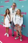Amsterdam 29 juli 2020
Premiere alles is zoals het zou moeten zijn in euroscoop, De film is naar een boek van Daphne Deckers. Patrick Stoof kwam met zijn dochter