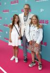 Amsterdam 29 juli 2020
Premiere alles is zoals het zou moeten zijn in euroscoop, De film is naar een boek van Daphne Deckers. Patrick Stoof kwam met zijn dochter